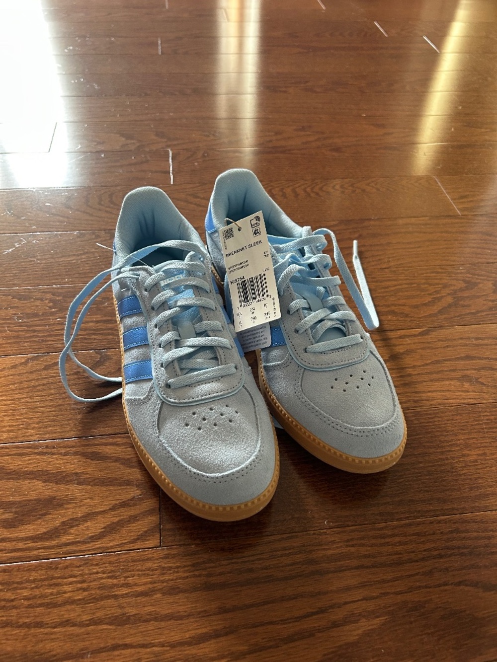 Adidas sneakers !